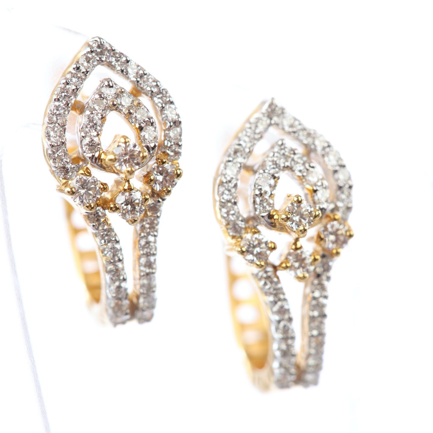 18 kt Diamond Earrings 74804122