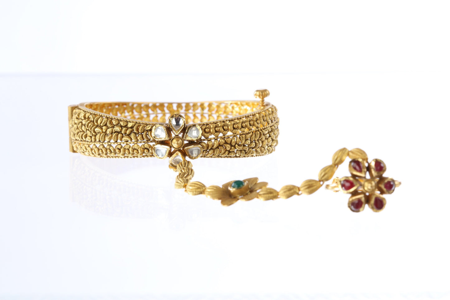 22 kt Kundan Bangle 74925599