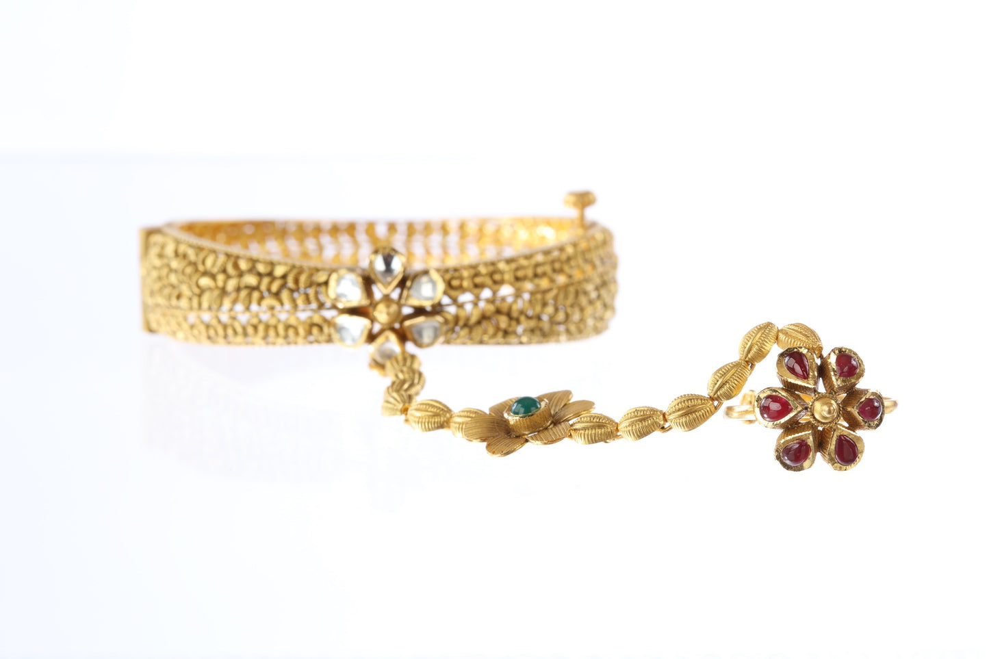 22 kt Kundan Bangle 74925599