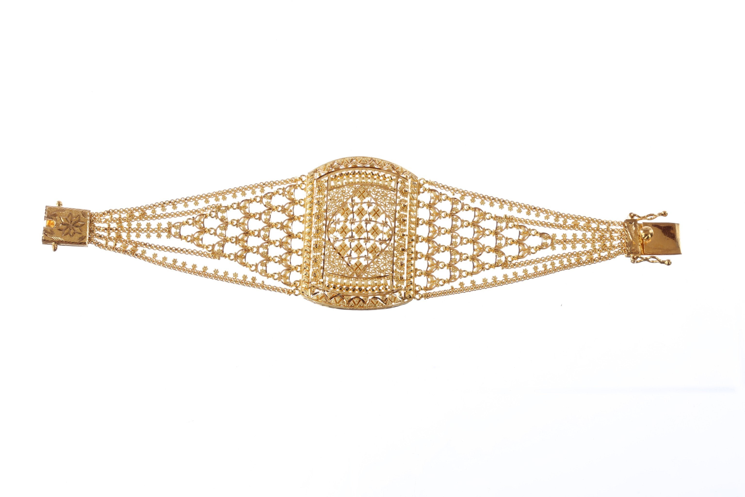 Dp Jewellers 22 Carat Gold Bracelet With Heavy And Stylish Designs at  5100.00 INR in Varanasi | B.p. Jeweelers